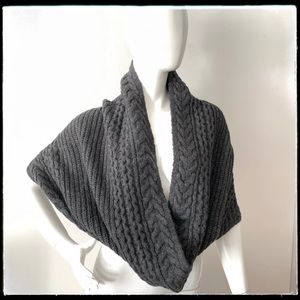 CLUB MONACO thick wool infinity scarf in dark gray